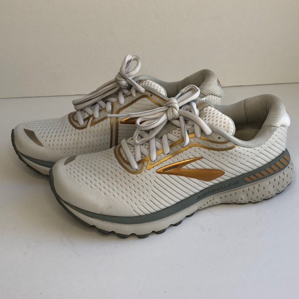 Women’s Brooks Adrenaline GTS 20 Sneakers US 6